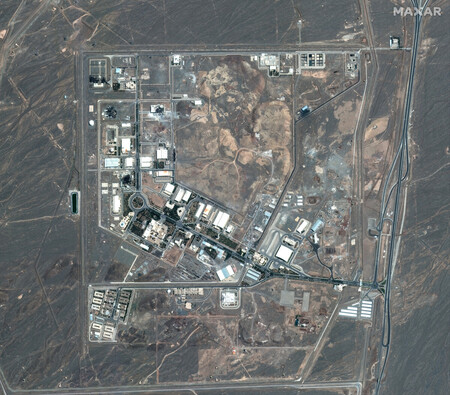 イラン中部ナタンズのウラン濃縮施設の衛星画像=15日公開(米マクサー・テクノロジーズ提供)(AFP時事)