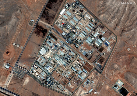 イラン中部イスファハンのウラン転換施設の衛星画像=14日撮影(米マクサー・テクノロジーズ提供)(AFP時事)