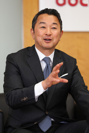 インタビューに答えるNTTドコモの前田義晃社長=東京都千代田区