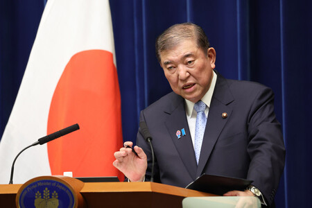 記者会見する石破茂首相=23日午後、首相官邸