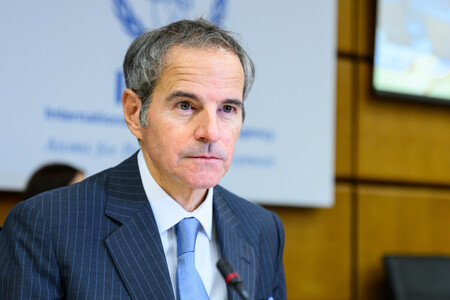 ２３日、オーストリア・ウィーンで記者会見する国際原子力機関（ＩＡＥＡ）のグロッシ事務局長（ＥＰＡ時事）
