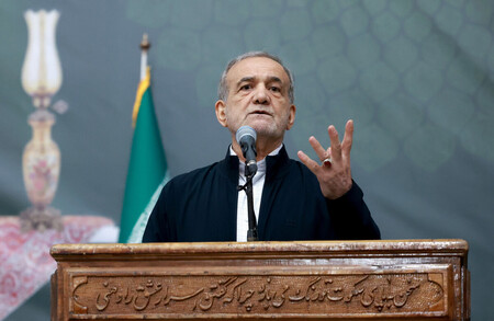 イランのペゼシュキアン大統領=3日、テヘラン(EPA時事)