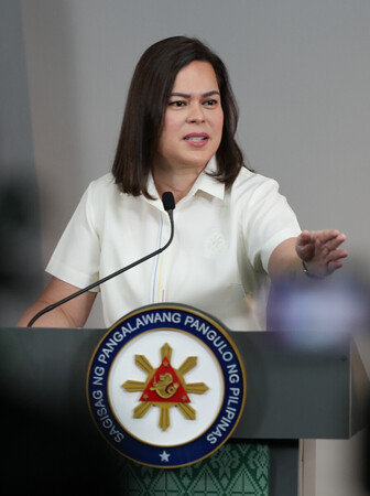 フィリピンのサラ・ドゥテルテ副大統領=2月7日、マニラ首都圏マンダルヨン市(副大統領府提供・時事)