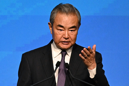 中国の王毅共産党政治局員兼外相=5月30日、香港(AFP時事)