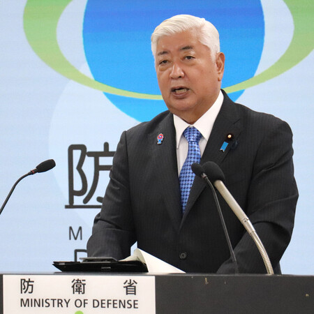 記者会見する中谷元防衛相=24日午前、防衛省