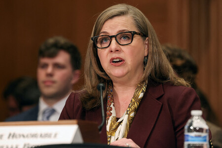 米連邦準備制度理事会(FRB)副議長に指名され、上院銀行委員会で証言するボウマン氏=4月10日、ワシントン(ロイター時事)