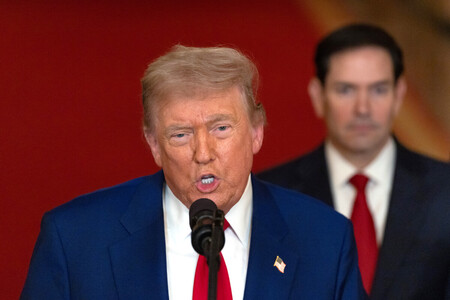 イラン核施設への攻撃発表後、ホワイトハウスで演説するトランプ米大統領=21日、ワシントン(AFP時事)