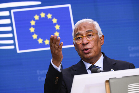 26日、ブリュッセルで記者会見を行う欧州連合(EU)のコスタ大統領(AFP時事)