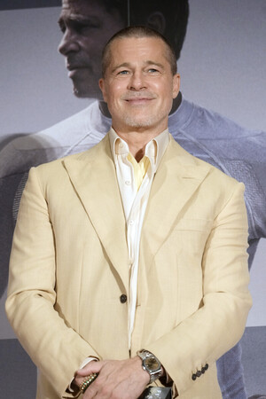 25日、東京都千代田区で主演映画の舞台あいさつをするブラッド・ピットさん