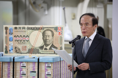 新紙幣の発行開始に際し、あいさつする日本銀行の植田和男総裁=2024年7月3日、東京・日銀本店