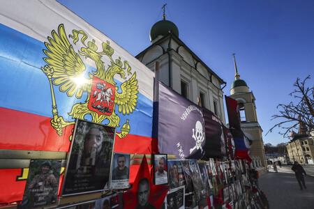 死亡したロシアの民間軍事会社「ワグネル」戦闘員を弔う仮設の慰霊所＝２月２４日、モスクワ（ＥＰＡ時事）