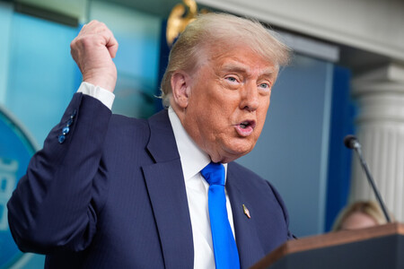 トランプ米大統領=27日、ワシントン(EPA時事)