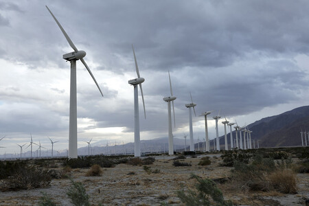 風力発電施設＝３月５日、米カリフォルニア州リバーサイド（ＥＰＡ時事）