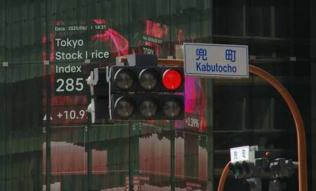 東京・兜町の交差点（資料）