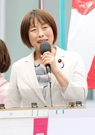 参院選が公示され、第一声を上げる共産党の田村智子委員長＝３日午前、東京都豊島区