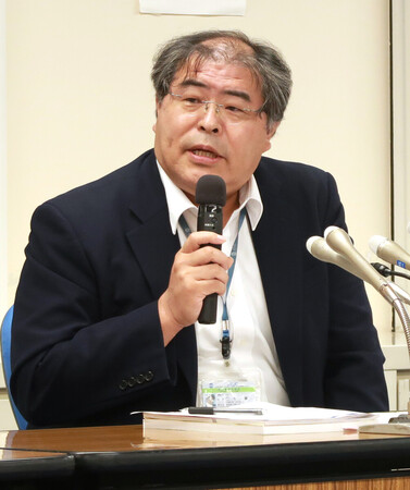 記者会見する連合の仁平章総合政策推進局長=3日午後、東京都千代田区