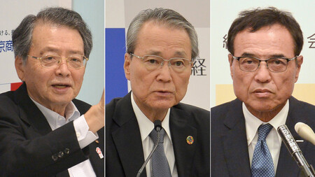 (写真左から)日本商工会議所の小林健会頭、経団連の筒井義信会長、経済同友会の新浪剛史代表幹事