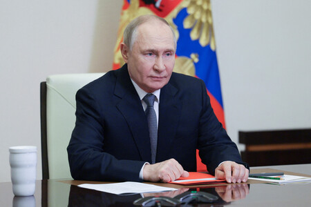 ロシアのプーチン大統領=4日、モスクワ郊外(AFP時事)