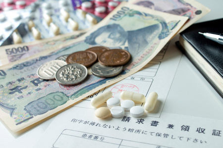 社会保障制度を支える保険料は年々上がり続けている（イメージ）