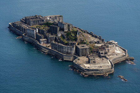 端島(通称軍艦島)=2019年9月、長崎市