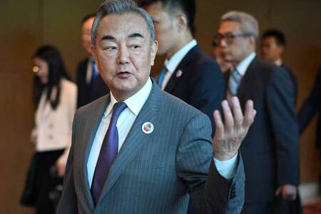 中国の王毅共産党政治局員兼外相＝１１日、クアラルンプール（ＡＦＰ時事）