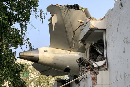 インド航空大手エア・インディアの旅客機墜落現場=6月12日、西部アーメダバード(AFP時事)