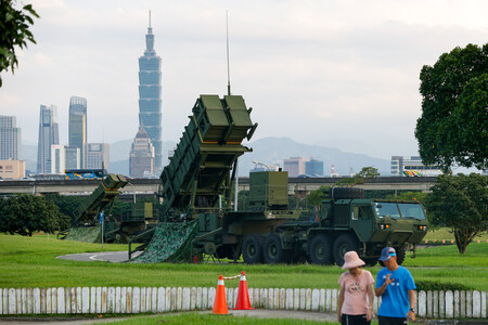 台湾の大規模軍事演習「漢光」で公園に配置された地上配備型迎撃ミサイル「パトリオット」＝１５日、台北（ＥＰＡ時事）