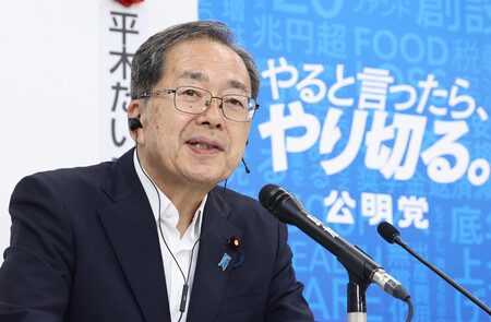 報道各社の取材に応じる公明党の斉藤鉄夫代表＝２０日午後、東京都新宿区
