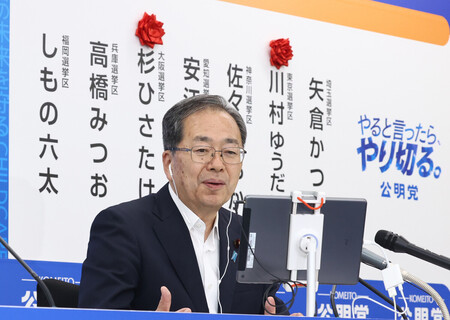 報道各社の取材に応じる公明党の斉藤鉄夫代表＝２０日午後、東京都新宿区