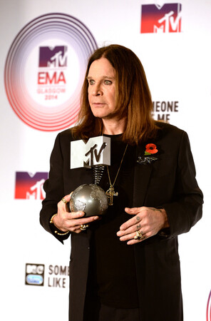英ロック歌手のオジー・オズボーンさん＝２０１４年１１月、英北部グラスゴー（ＡＦＰ時事）