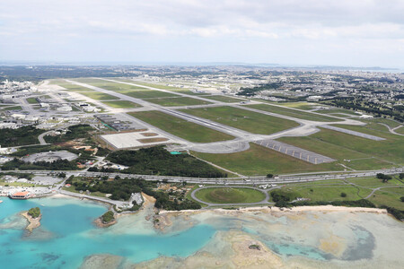 米軍嘉手納飛行場＝２０２２年２月、沖縄県嘉手納町など