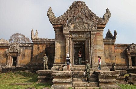 世界遺産のプレアビヒア寺院=2010年2月、カンボジア北部プレアビヒア州(EPA時事)