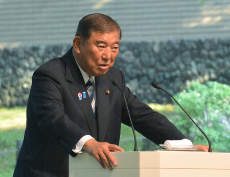 経団連夏季フォーラムで講演する石破茂首相＝２５日午後、長野県軽井沢町