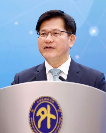 台湾の林佳竜外交部長（外相）＝２０２４年７月１９日、台北（ＥＰＡ時事）