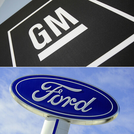 ゼネラル・モーターズ（ＧＭ、上）とフォード・モーターのロゴ（ＡＦＰ時事）