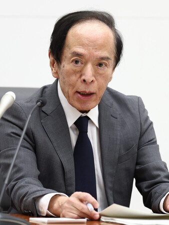 金融政策決定会合を終え、記者会見する日銀の植田和男総裁＝３１日午後、日銀本店