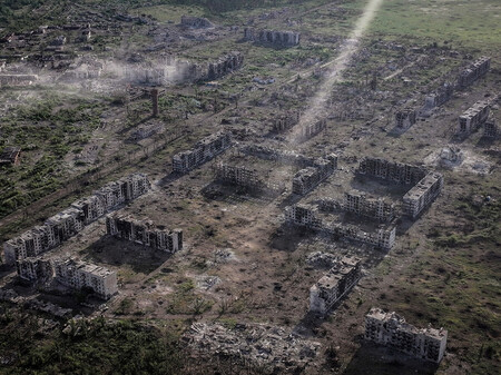 戦闘により破壊されたウクライナ東部ドネツク州の要衝チャシフヤール＝２０２４年７月、ウクライナ軍提供（ＡＦＰ時事）