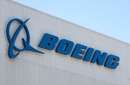 米国内の工場に掲げられたボーイング社のロゴ（ＡＦＰ時事）