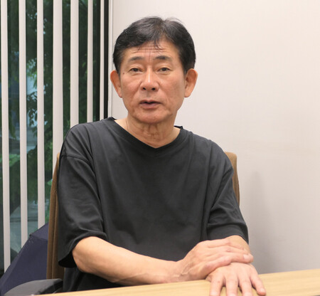 取材に応じる日本ミャンマー未来会議代表の井本勝幸さん＝６月２７日、バンコク
