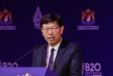 鴻海精密工業の劉揚偉会長＝２０２２年１１月１４日、インドネシア・バリ島（ＥＰＡ時事）