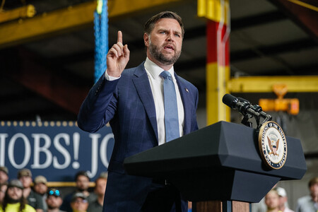 バンス米副大統領=21日、南部ジョージア州ピーチツリーシティー(AFP時事)