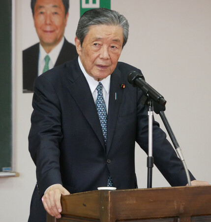 講演する自民党の森山裕幹事長=31日、鹿児島県霧島市